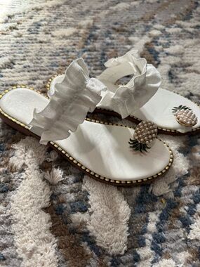 White Ruffle Pineapple Embellished Women's Slide Sandals